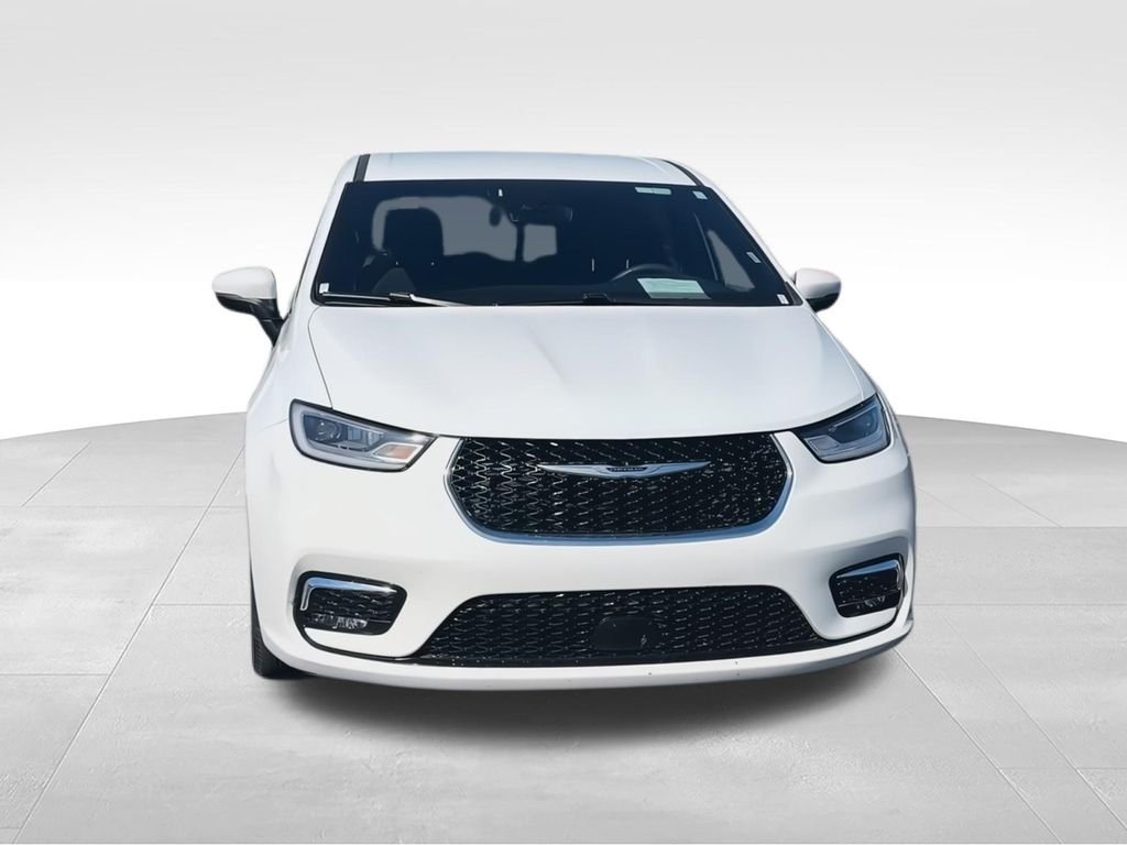Used 2023 White Chrysler Touring image 3