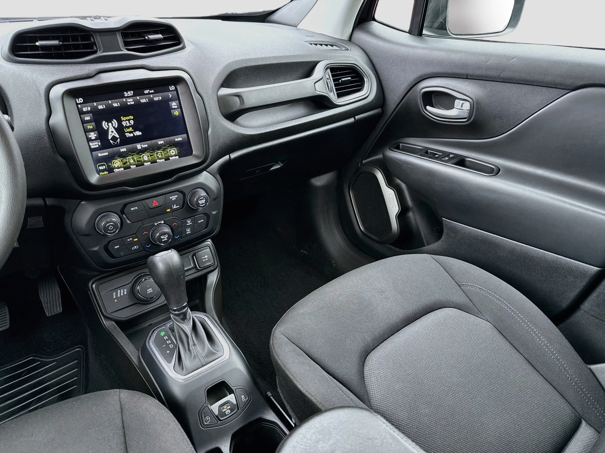 Used 2023 Black Clearcoat Jeep Latitude image 23