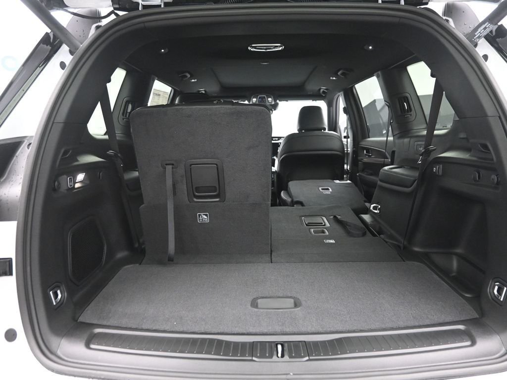 New 2026 Bright White Clear-Coat Exterior Paint Jeep Limited image 12