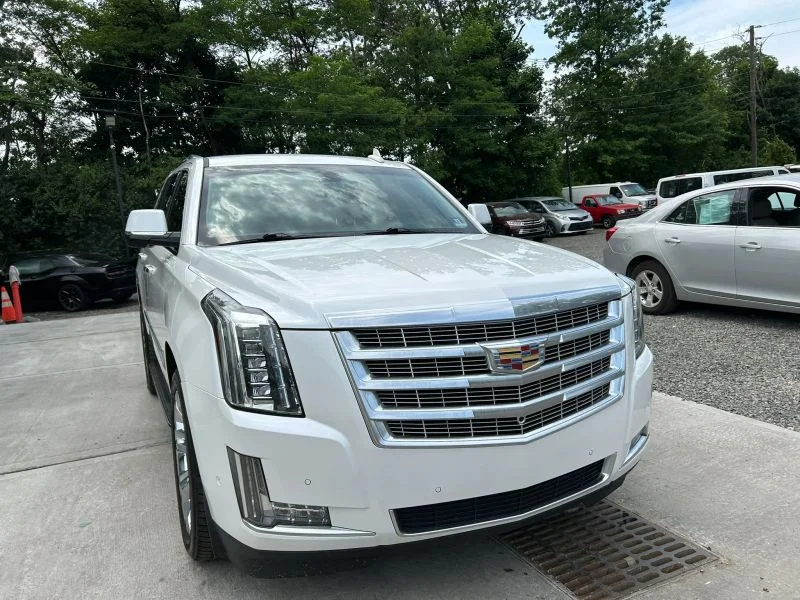Used 2019 White Cadillac Sport Utility 4D image 18