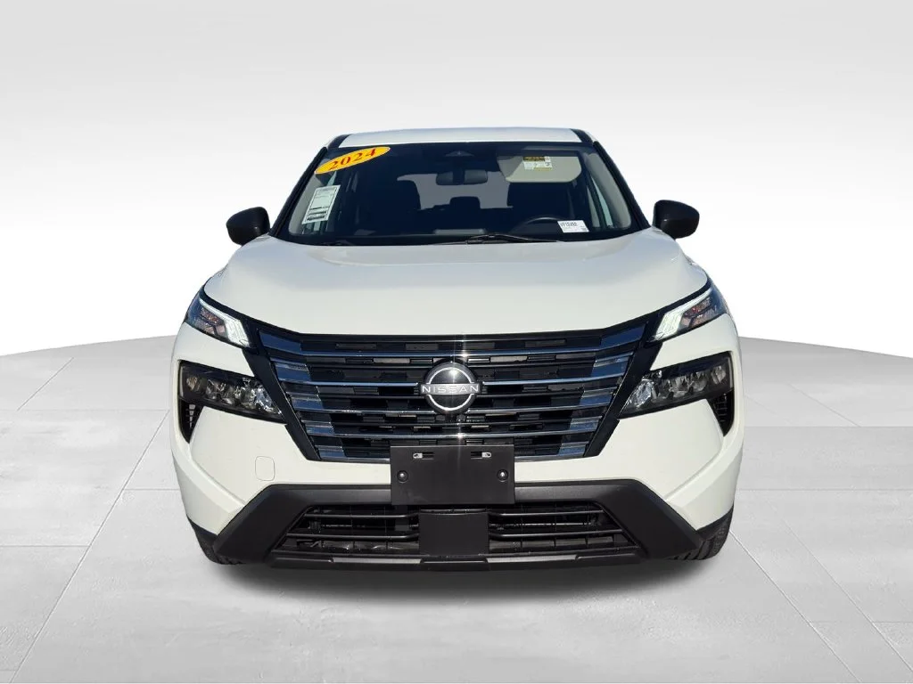 Used 2024 White Nissan S image 25