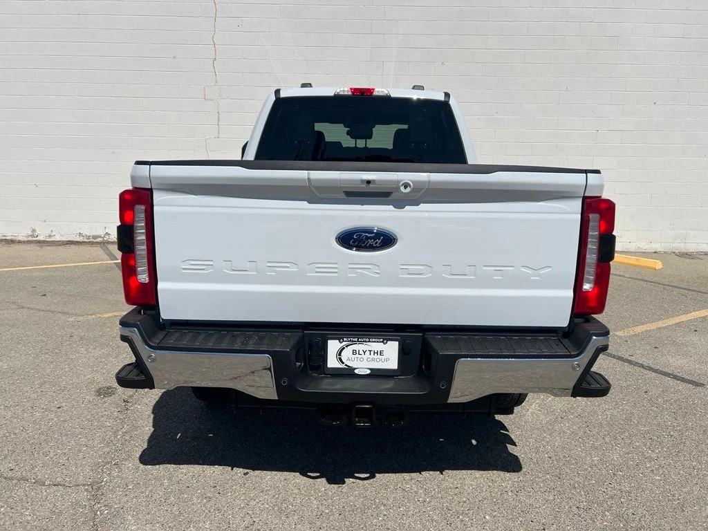 New 2026 Oxford White Ford F-250® XLT image 4
