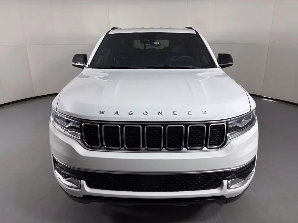 Used 2023 White Jeep Base image 3