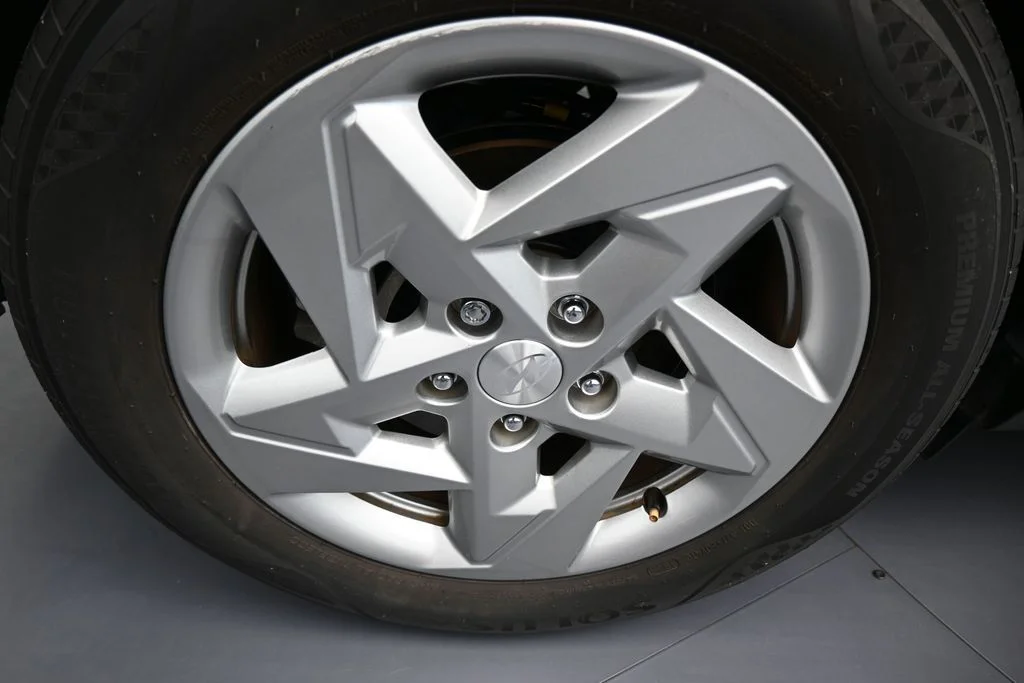 Used 2024 Ecotronic Gray Pearl Hyundai SE image 43