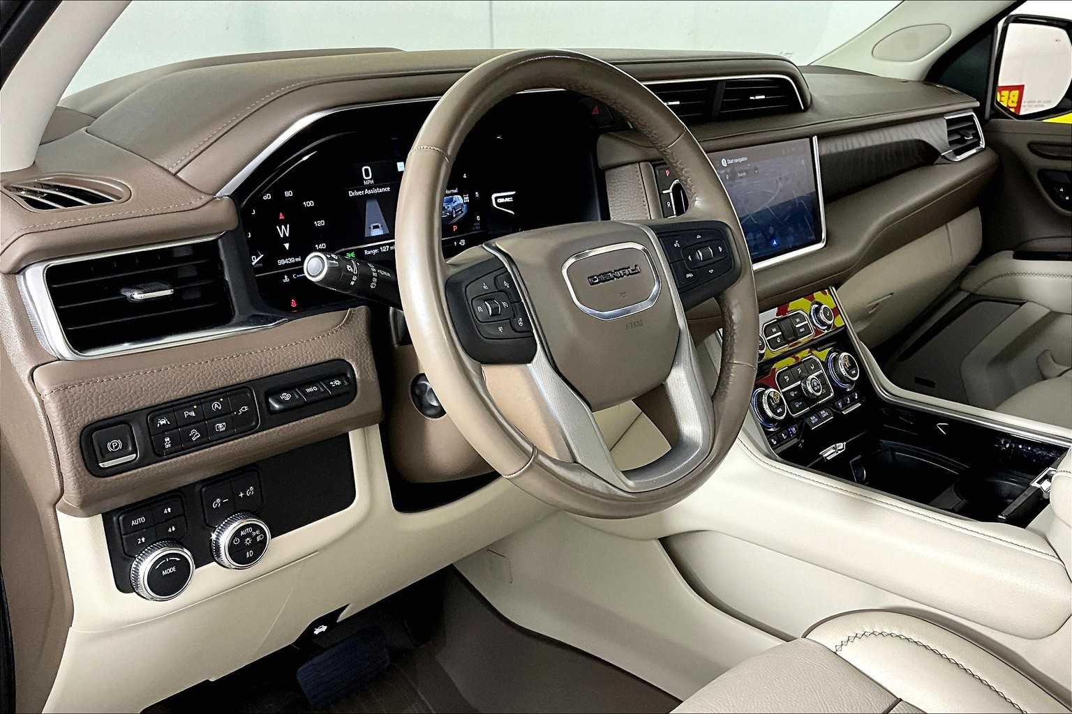 Used 2022 White Frost Tricoat GMC Denali image 17