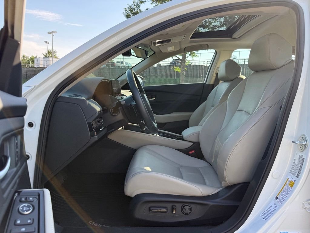 Used 2024  Honda Touring image 21
