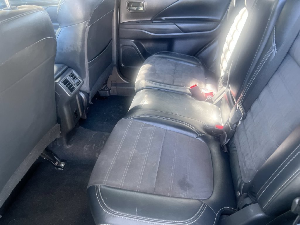 Used 2020  Mitsubishi SE image 22