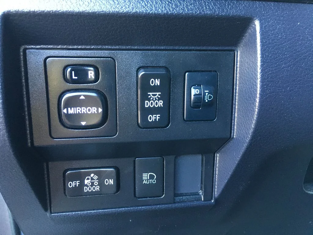 Used 2019 Gray Toyota SR5 image 18