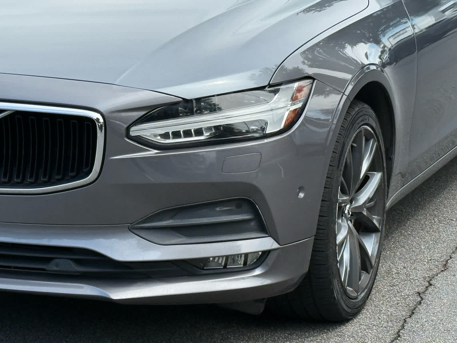 Used 2018 OSMIUM GRAY METALLIC Volvo Momentum image 10