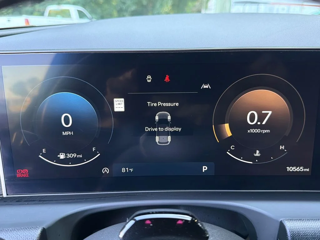 Used 2025 Gray Hyundai SEL Convenience image 27