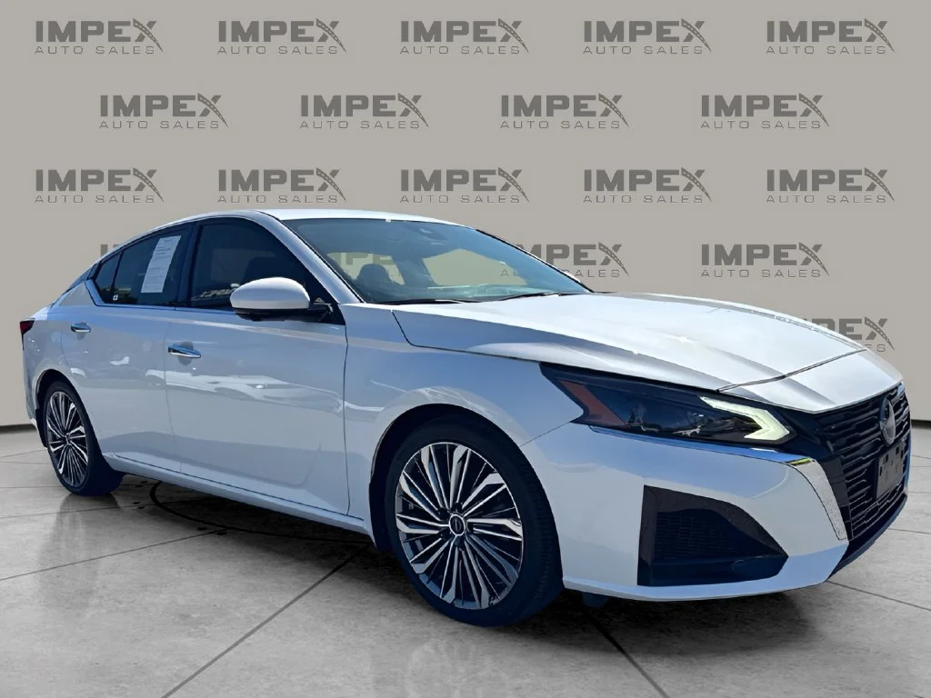 Used 2024 White Nissan 2.5 SL image 7