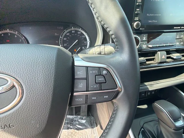 Used 2021  Toyota XLE image 31