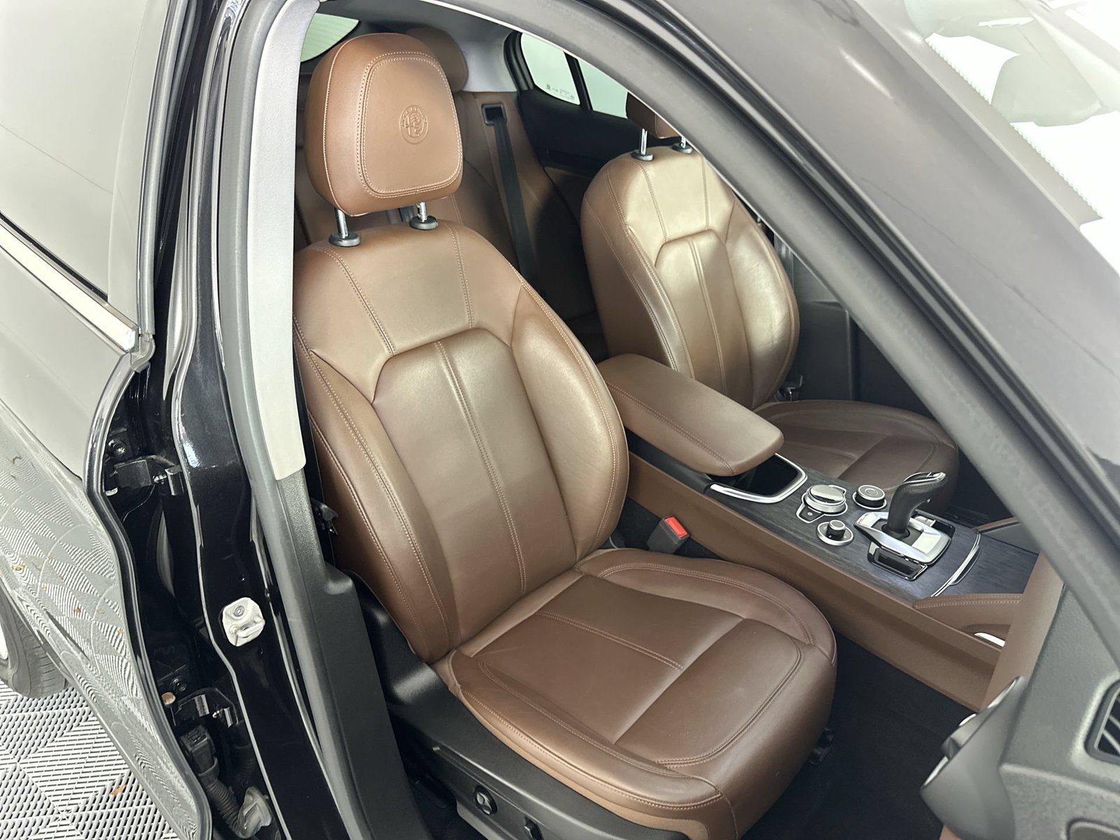 Used 2020 Black Alfa Romeo Base image 27