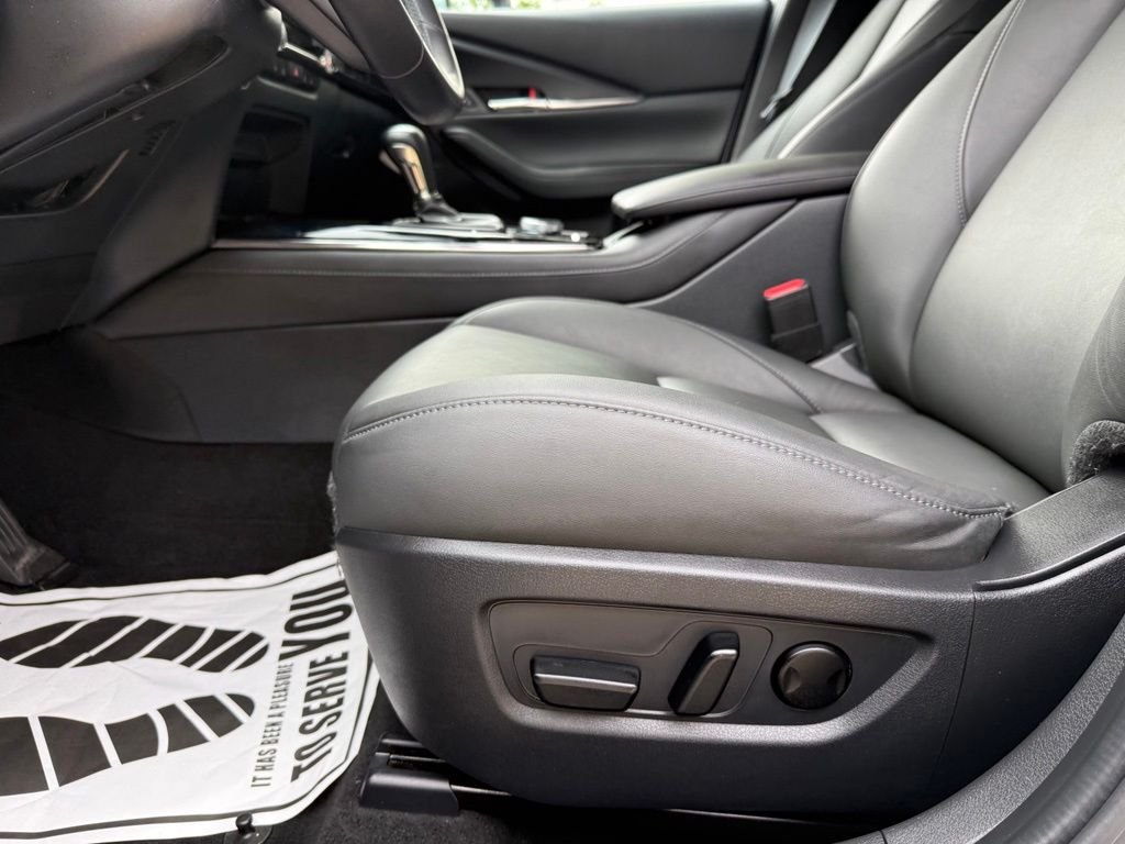 Used 2021 Silver Mazda Preferred image 12