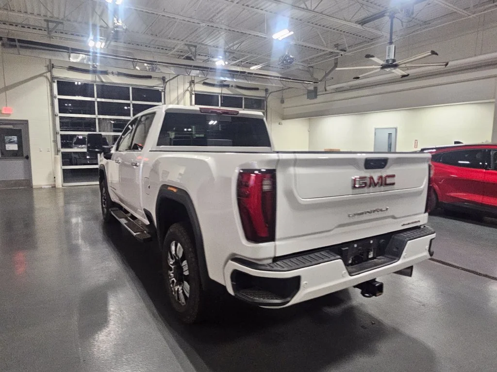 Used 2025 White GMC Denali image 8