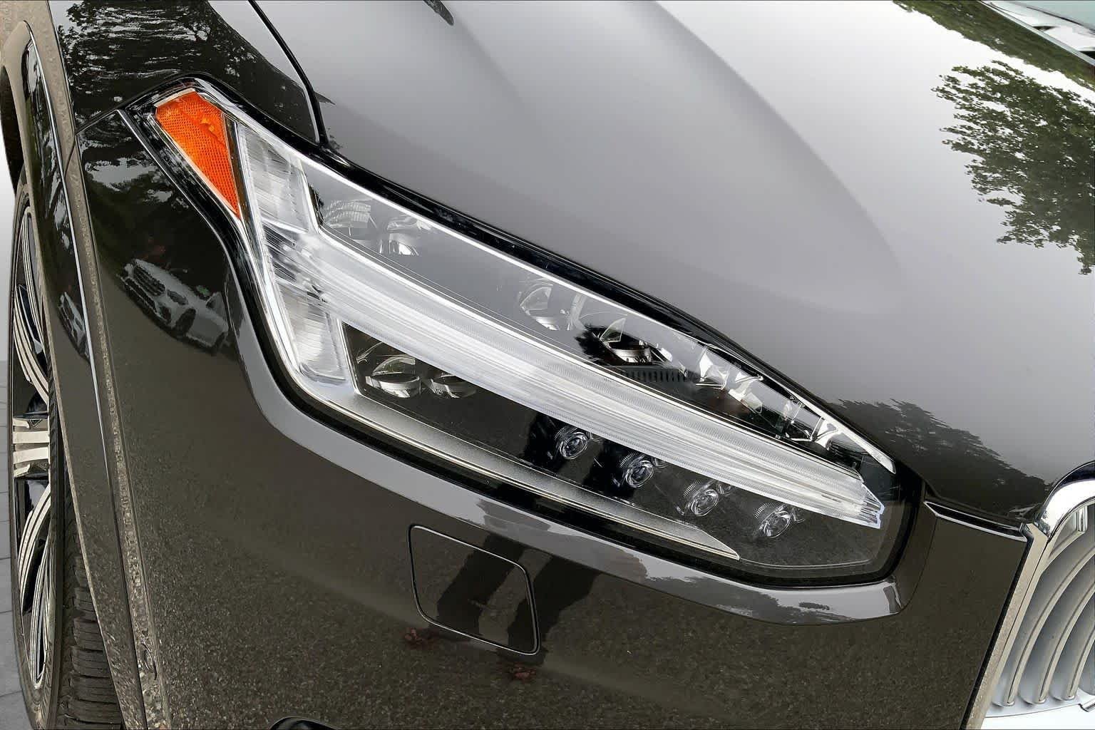 Used 2024 Onyx Black Metallic Volvo Ultimate Bright Theme image 27
