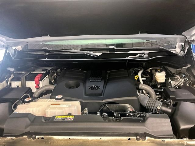 Used 2022 White Toyota SR5 image 10