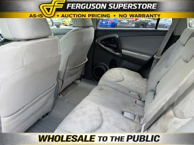 Used 2010 White Toyota Base image 20