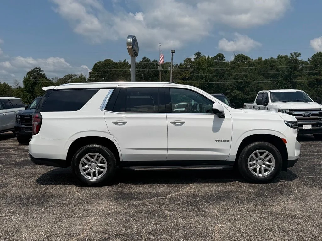 Used 2024 Summit White Chevrolet LT image 19