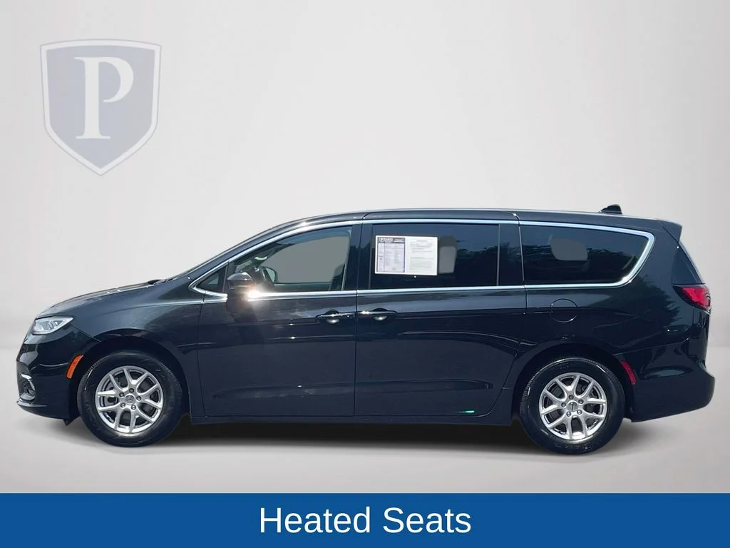 Used 2023 Black Chrysler Touring L image 6
