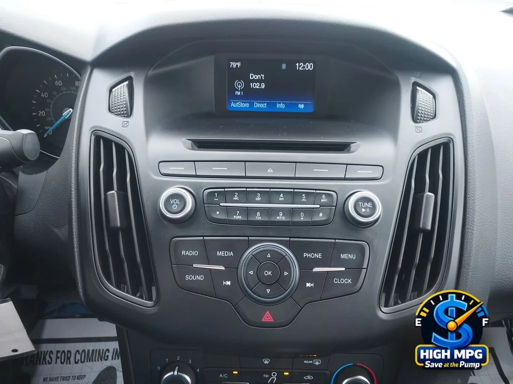Used 2015 Silver Ford SE image 12