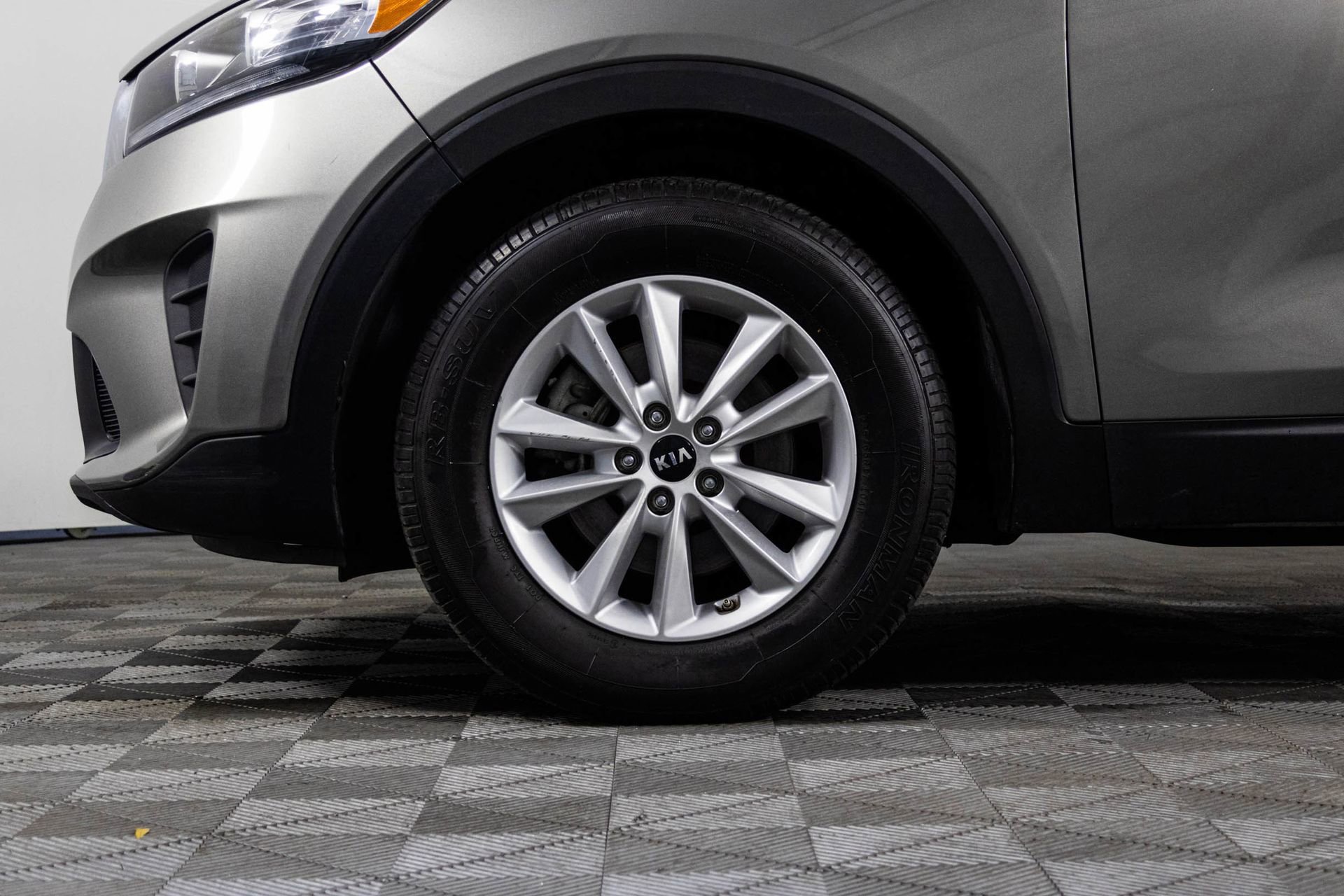 2019 KIA SORENTO - Image 42