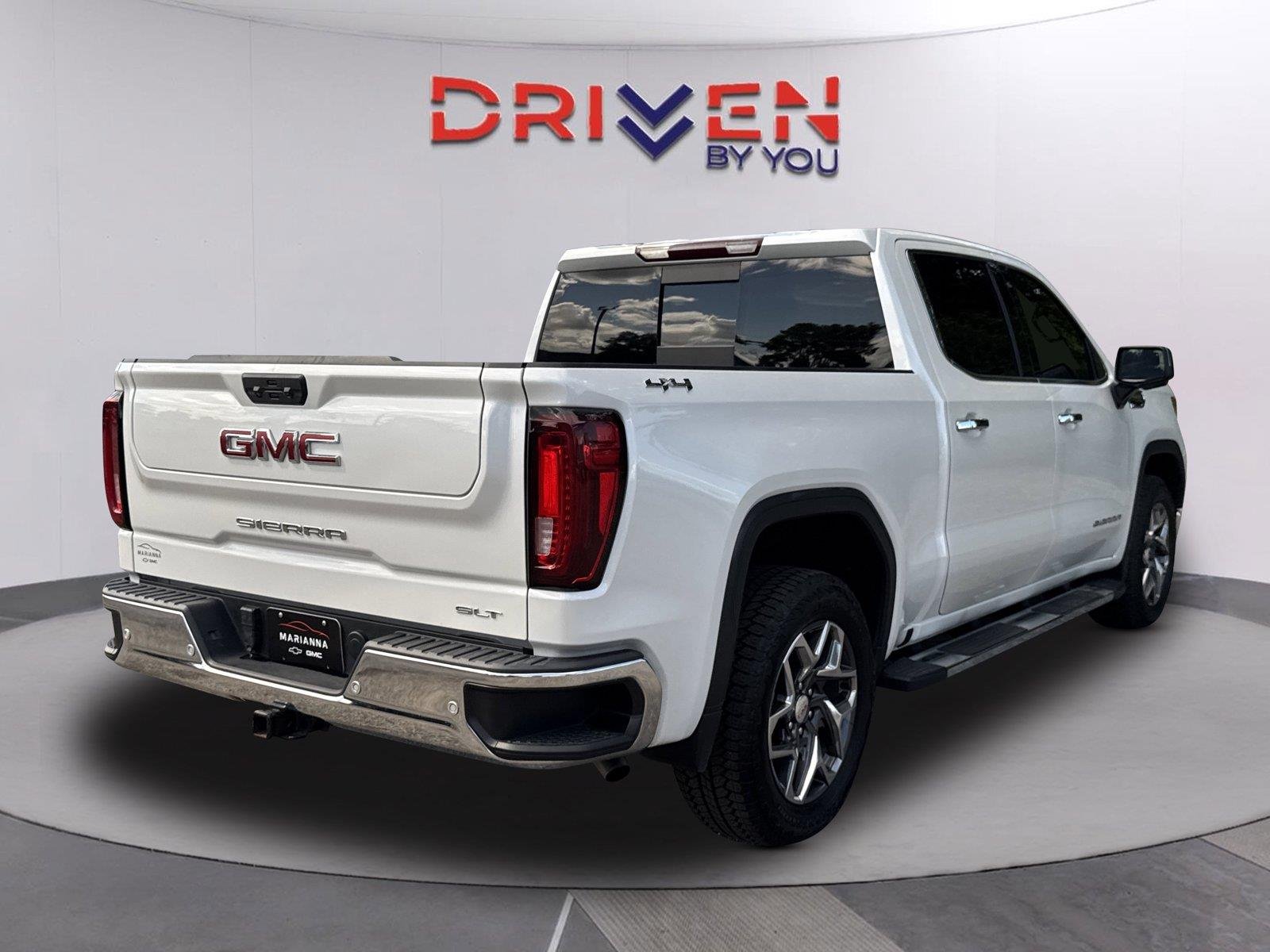 Used 2024 White Frost Tricoat GMC SLT image 4