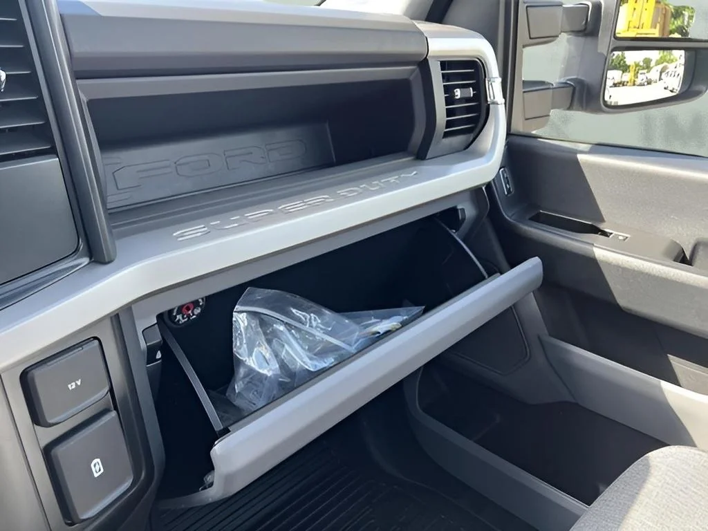Used 2025 White Ford XL image 35
