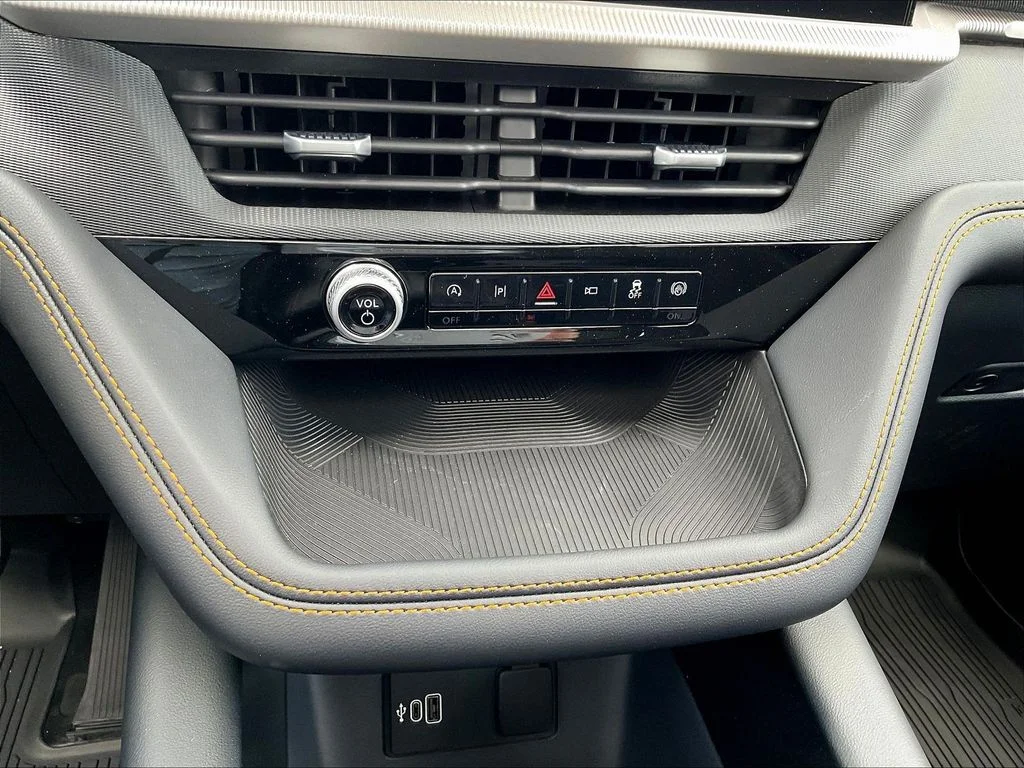 New 2026 Agate Black Metallic Ford Tremor® image 22