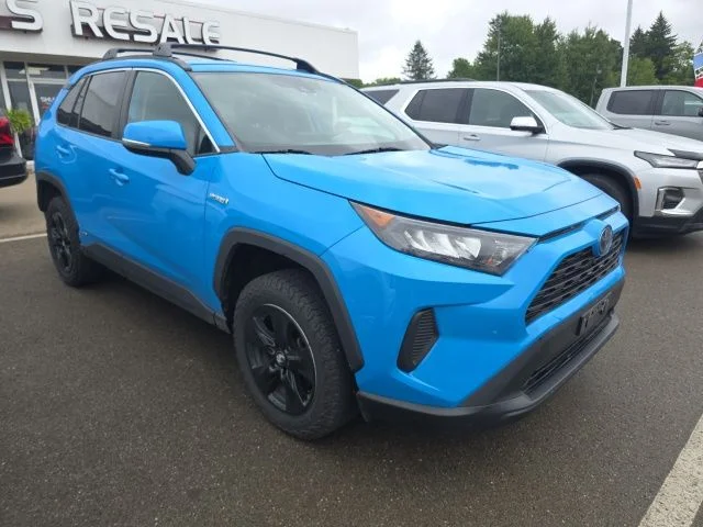 Used 2020 Blue Toyota LE image 4