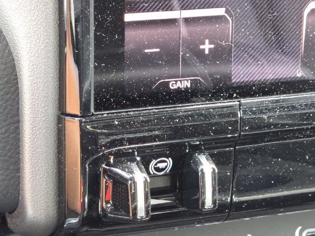 New 2026 Granite Crystal Metallic Clear-Coat Exterior Paint RAM Laramie image 24