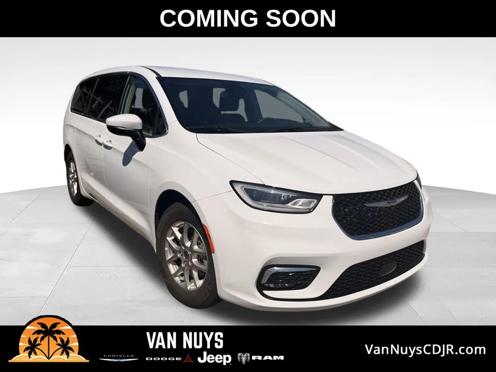 Used 2023 White Chrysler Touring L image 1
