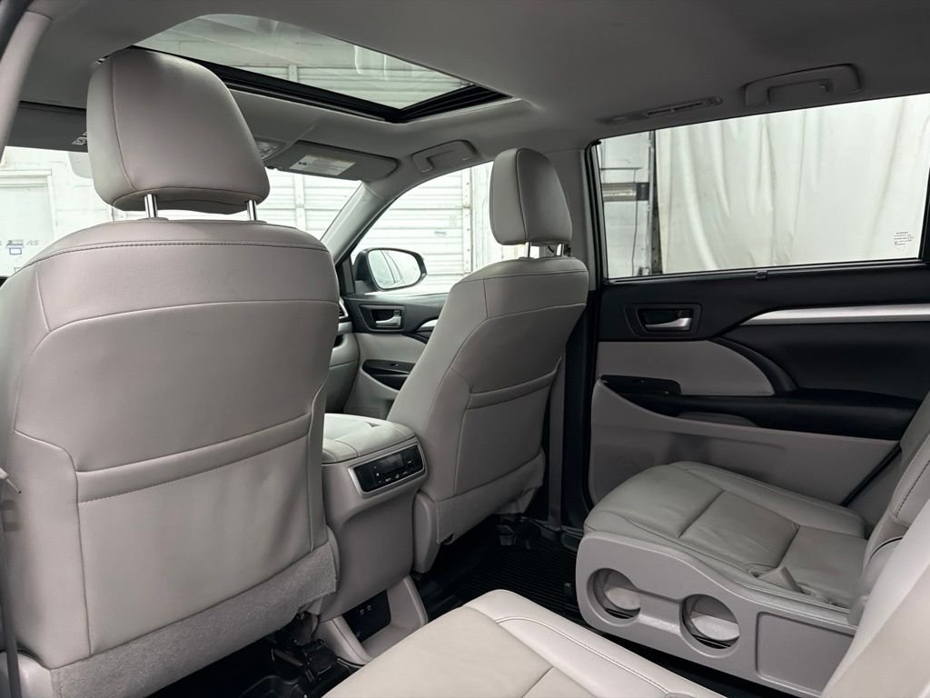 Used 2019 Green Toyota XLE image 15