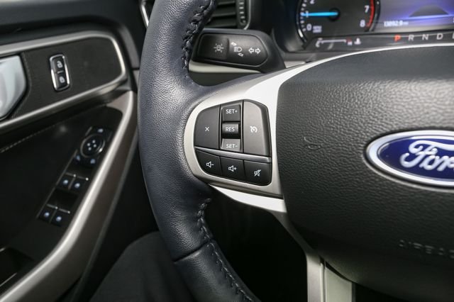 Used 2023 Black Ford XLT image 30