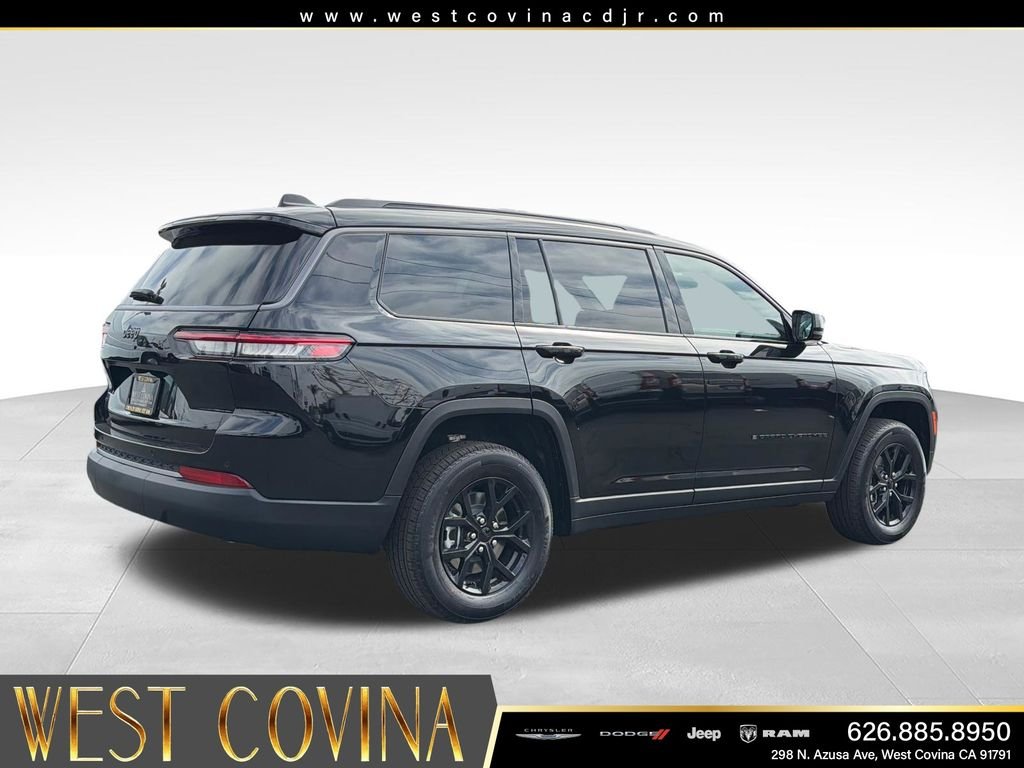 New 2026 Diamond Black Crystal Pearl-Coat Exterior Paint Jeep Altitude image 5