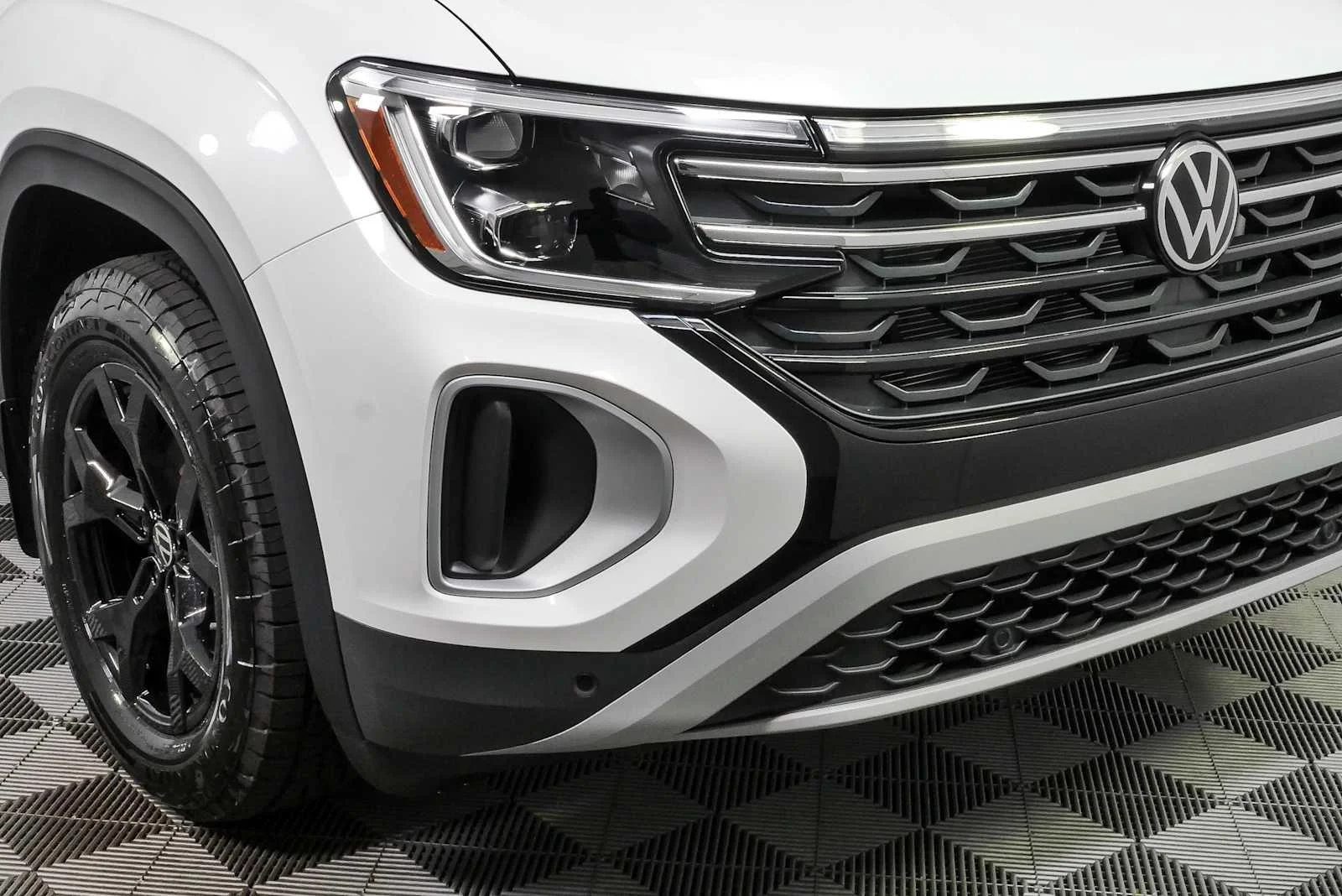 New 2026 Opal White Pearl Volkswagen 2.0T Peak Edition image 38