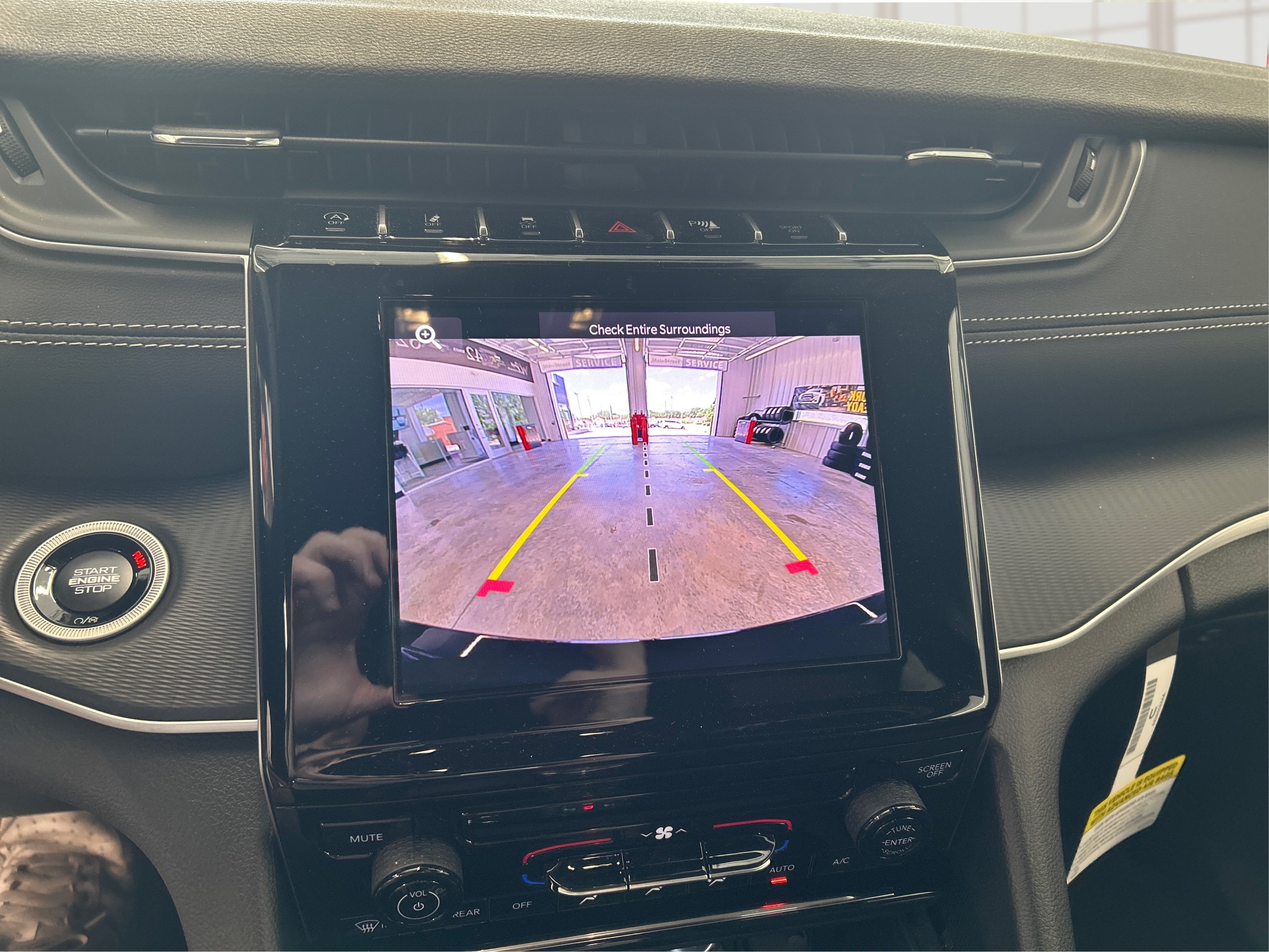 New 2026 Diamond Black Crystal Pearlcoat Jeep Laredo image 25