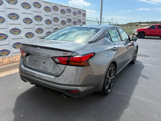 2023 Nissan Altima SR - Photo 4