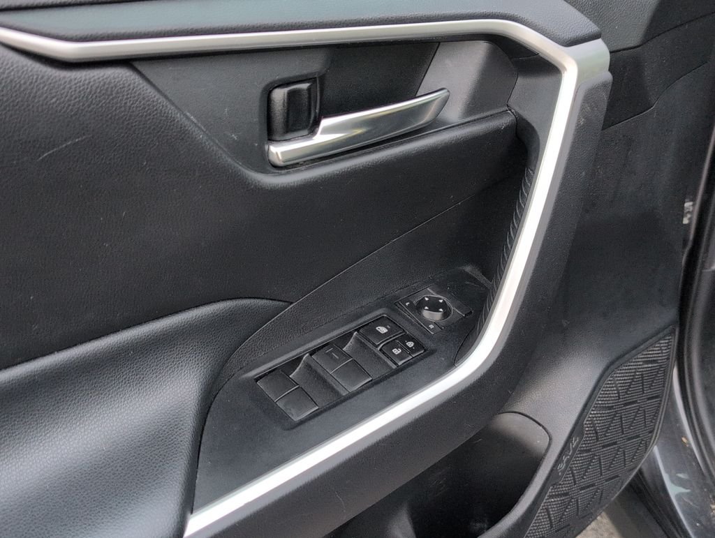 Used 2020 Gray Toyota XLE image 9