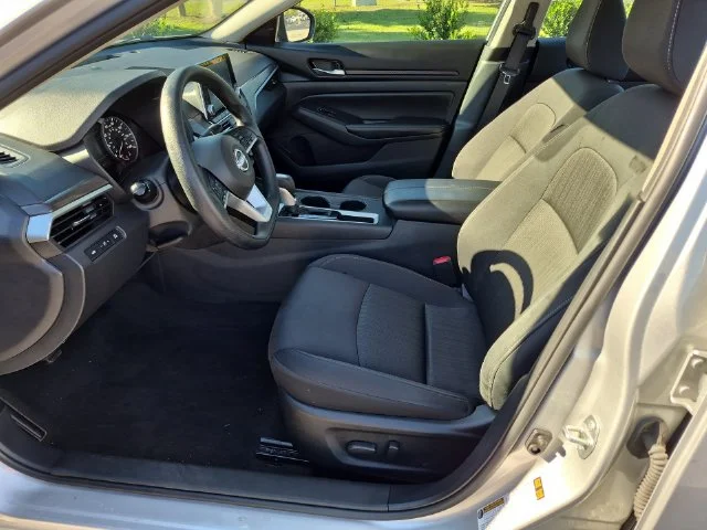 Used 2025 Silver Nissan 2.5 SV image 15