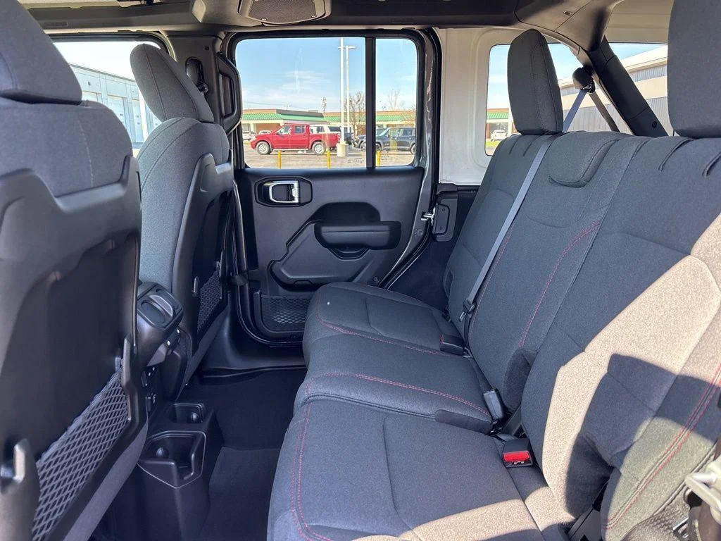 Used 2025  Jeep Rubicon image 33