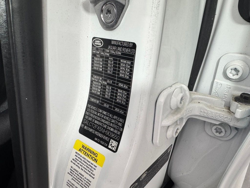 Used 2022 Fuji White Land Rover S R-Dynamic image 37