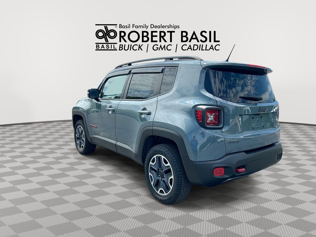 Used 2016 Gray Jeep Trailhawk image 6