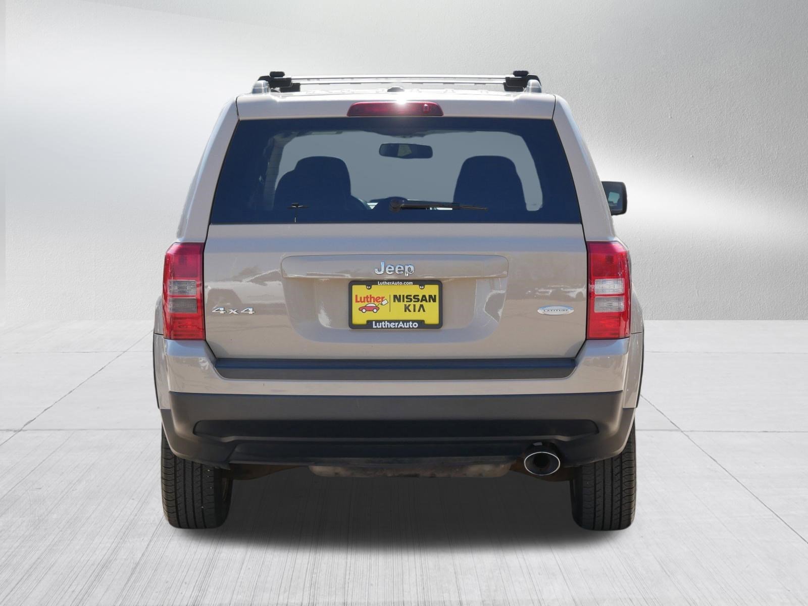 Used 2017 Mojave Sand Clearcoat Jeep Latitude image 6