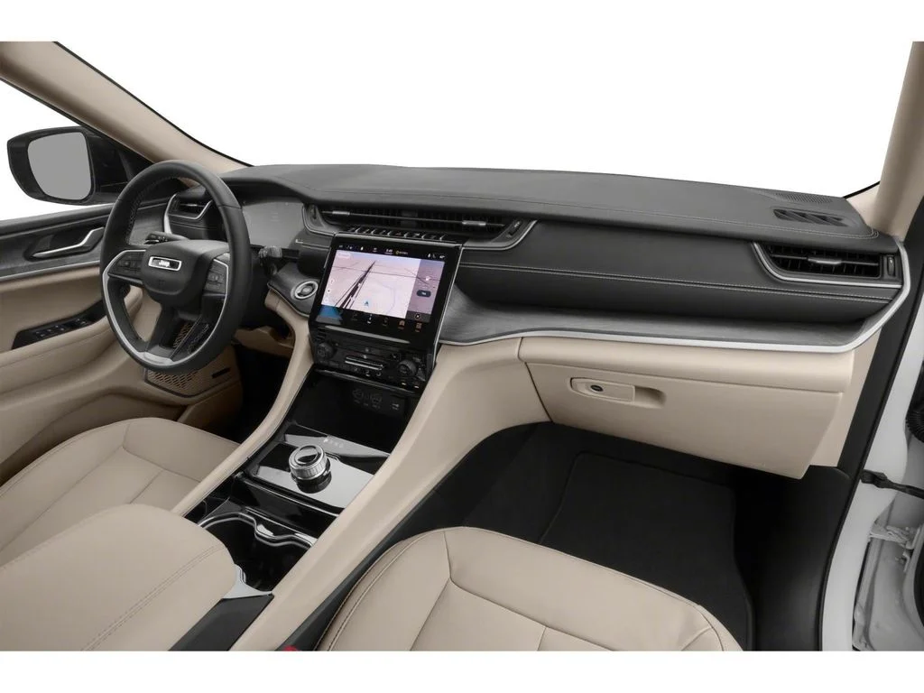 Used 2022 Black Jeep Altitude image 10