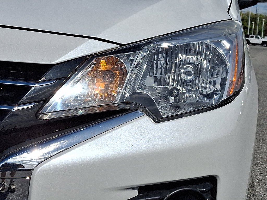 Used 2023 White Diamond Mitsubishi ES image 8