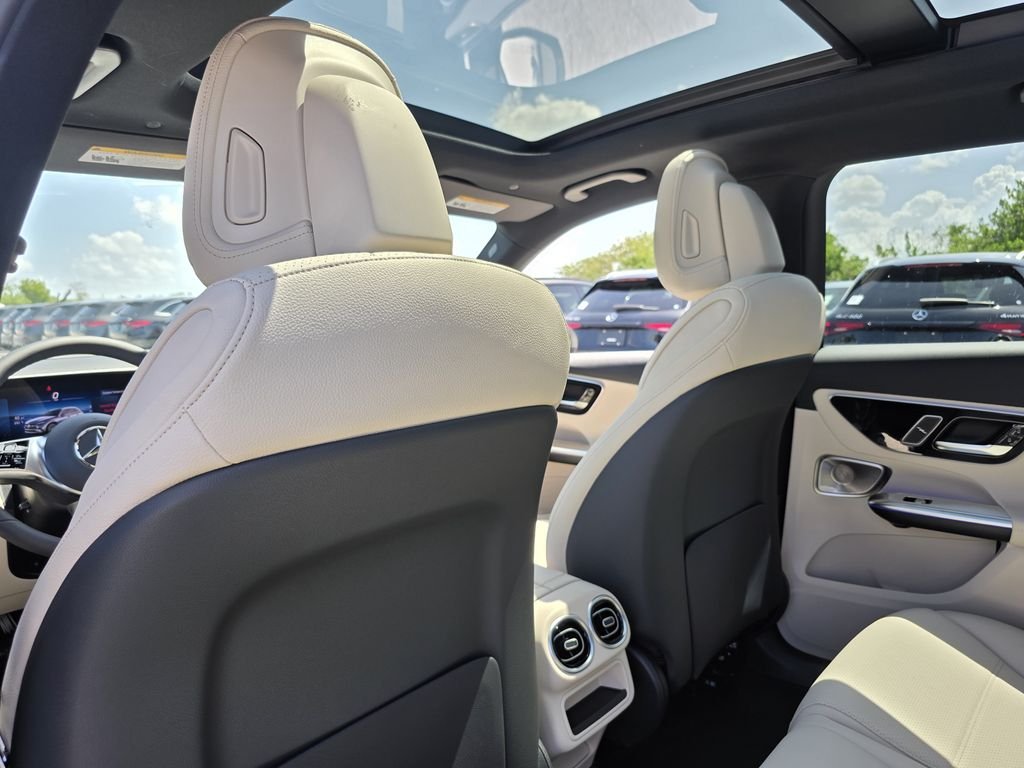 New 2026 Polar White Mercedes-Benz GLC 300 image 14