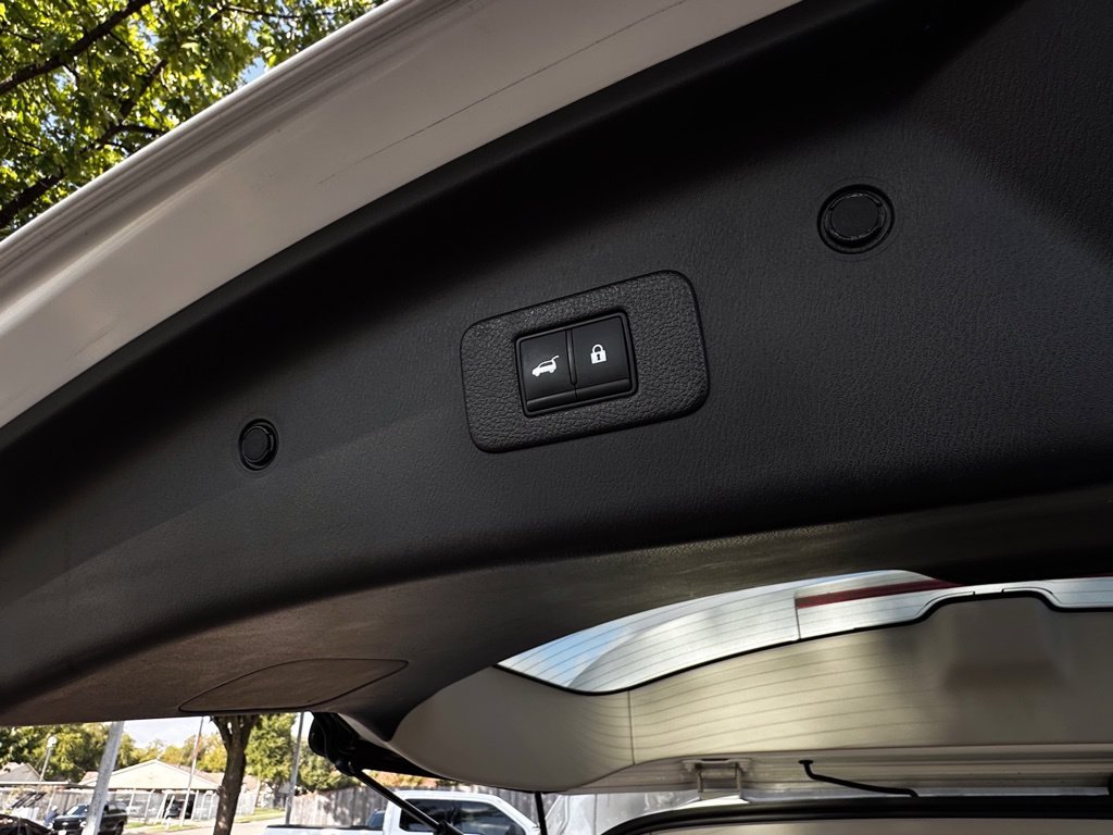 Used 2024 White Nissan Platinum image 28