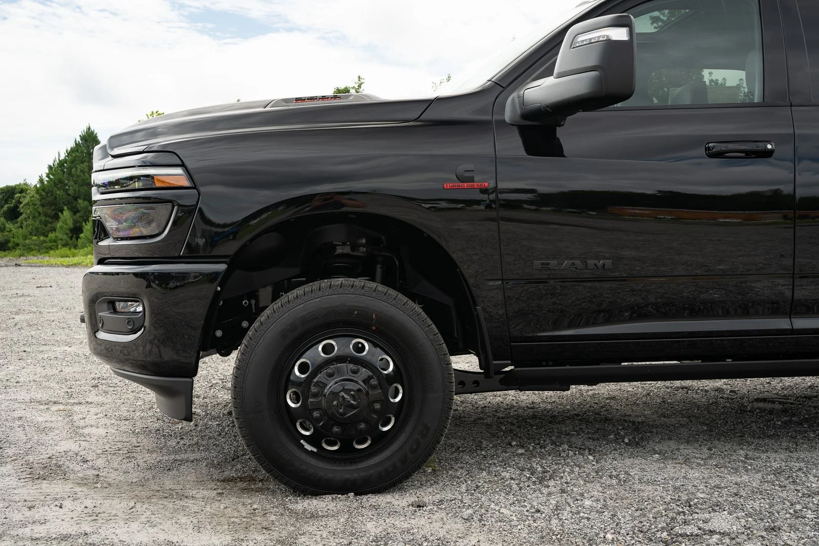 New 2026 Diamond Black Crystal Pearl-Coat Exterior Paint RAM Laramie image 11