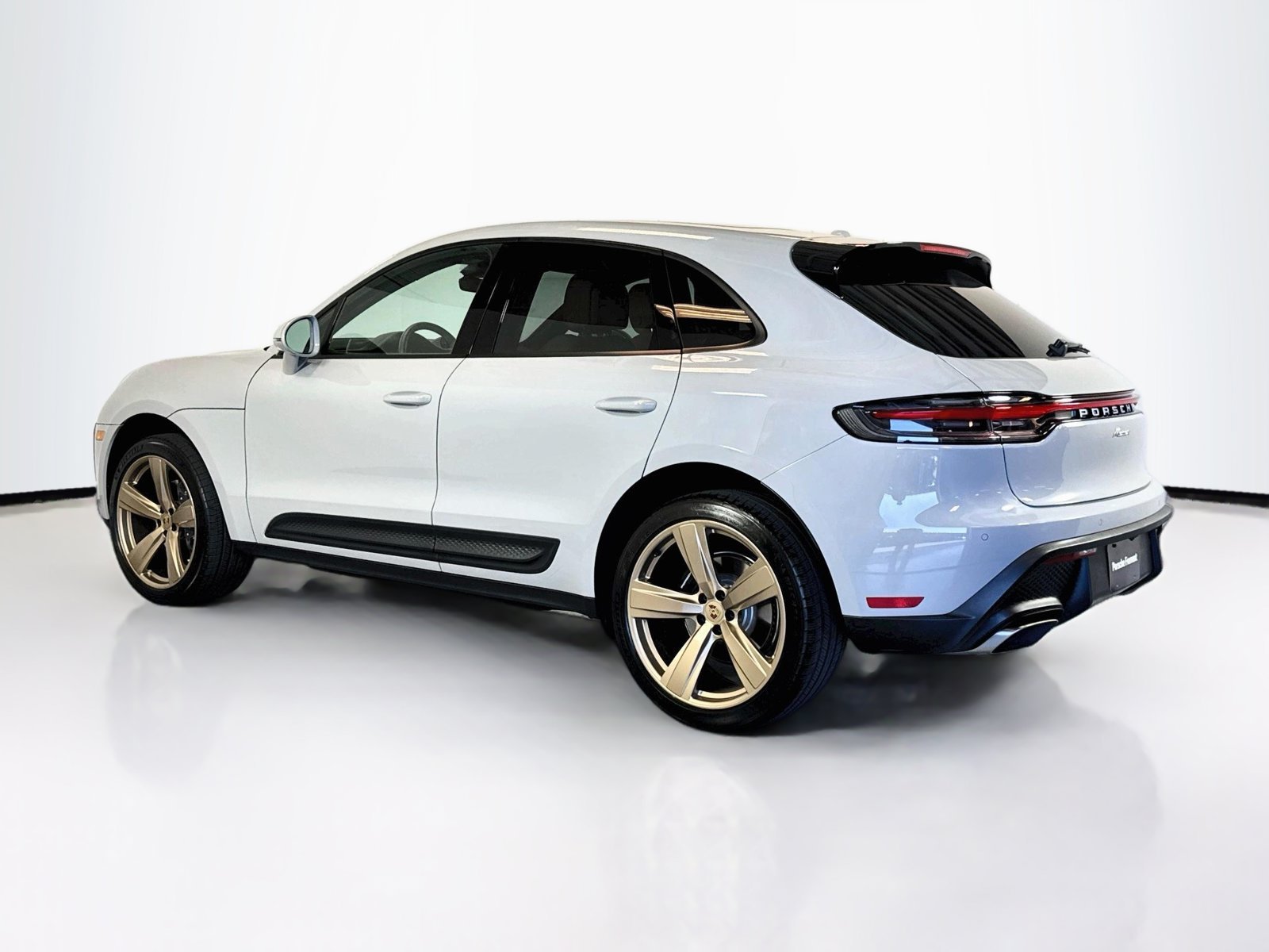 Used 2025 Chalk Porsche T image 3